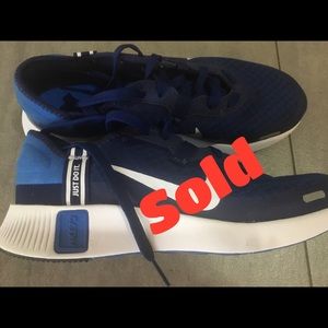 Nike- Kids Sneaker. Navy. Size 5.5Y Med